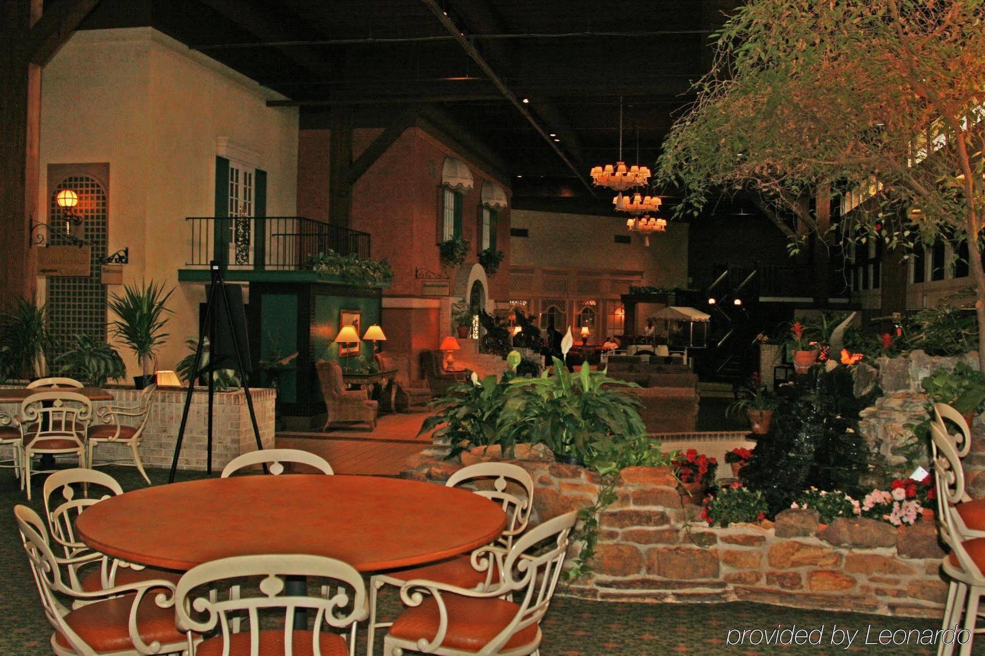 Holiday Inn Perrysburg French Quarter Interior foto